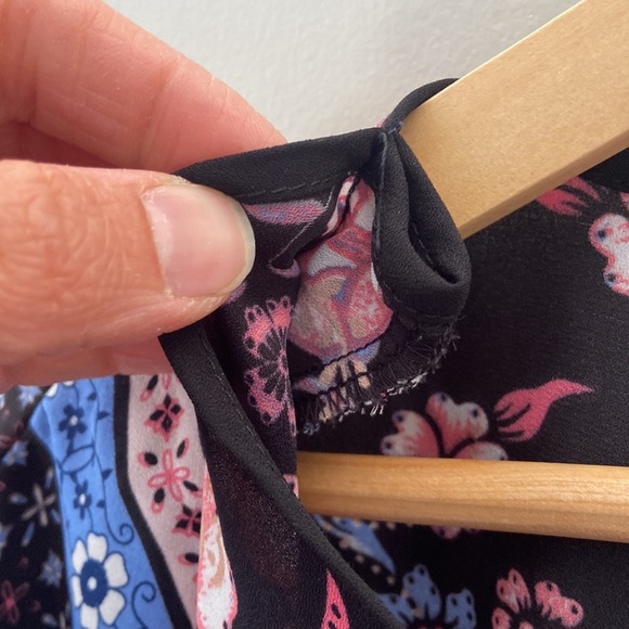 Ricki’s Cap Sleeve Summer Lightweight Floral Flowy Top - Picture 2 of 3